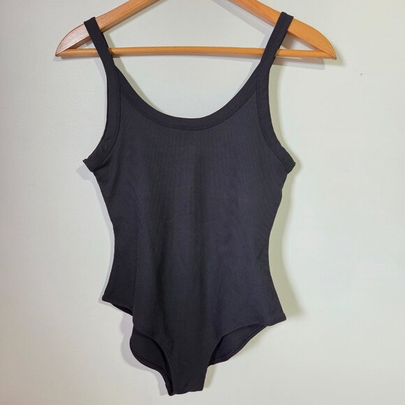 EUC LIKE NEW GIRLFRIEND COLLECTIVE RIBBED BLACK SCOOP NECK TANK BODYSUIT SIZE M - Picture 1 of 15